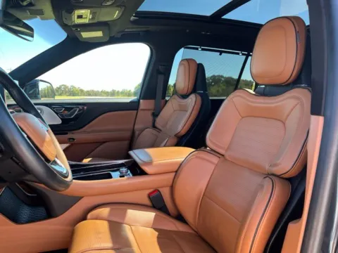 More photos of 2023 Lincoln Aviator Black Label at Taylor Automotive, TN