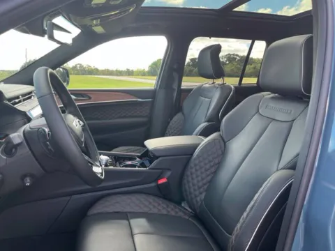 More photos of 2027 Jeep Grand Cherokee Summit at Taylor Automotive, TN