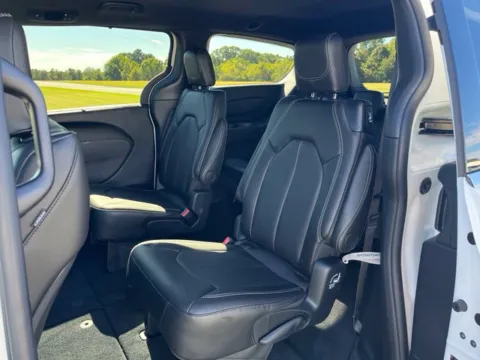 More photos of 2027 Chrysler Pacifica LX at Taylor Automotive, TN