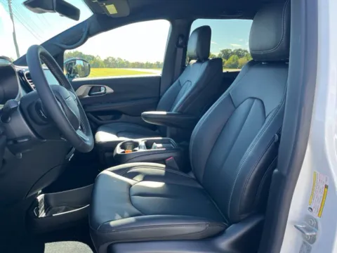 More photos of 2027 Chrysler Pacifica LX at Taylor Automotive, TN