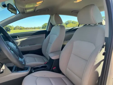 More photos of 2017 Hyundai Elantra SE at Taylor Automotive, TN