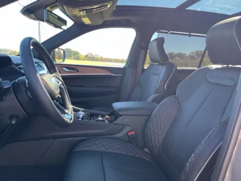 More photos of 2027 Jeep Grand Cherokee L Summit at Taylor Automotive, TN