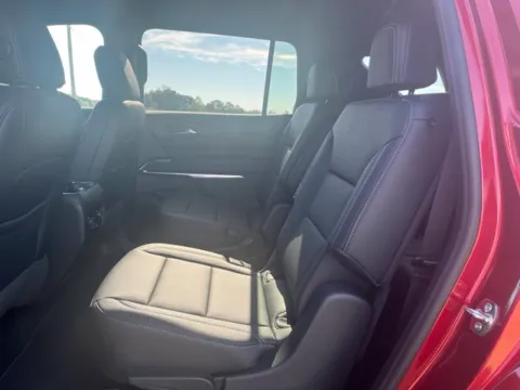 More photos of 2027 Chevrolet Traverse LT at Taylor Automotive, TN