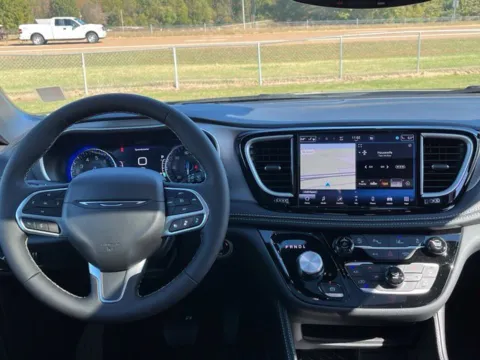Another view of 2027 Chrysler Pacifica Limited for sale in Martin, TN at Taylor Automotive