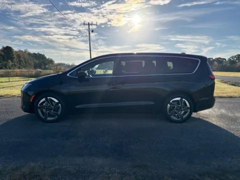 Photos of 2027 Chrysler Pacifica Limited for sale in Martin, TN at Taylor Automotive
