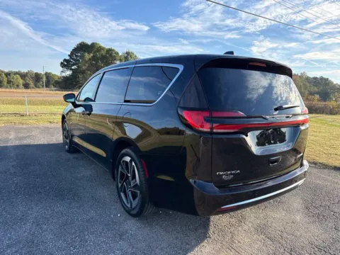Another view of 2027 Chrysler Pacifica Limited for sale in Martin, TN at Taylor Automotive