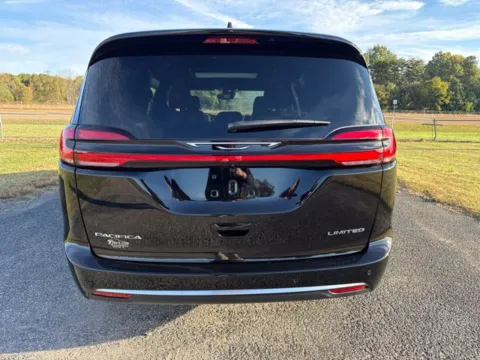 More photos of 2027 Chrysler Pacifica Limited at Taylor Automotive, TN