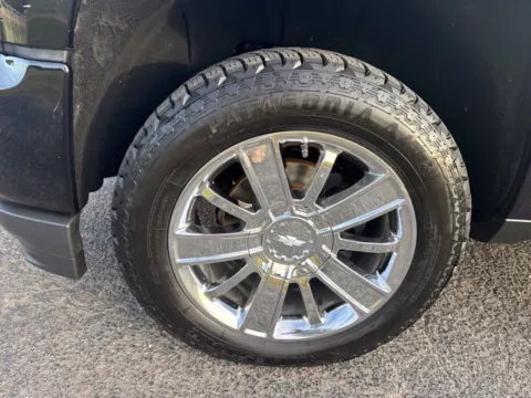 More photos of 2017 Chevrolet Silverado 1500 High Country at Taylor Automotive, TN