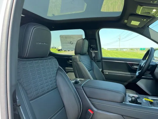 2025 GMC Sierra EV Denali - Photo 21