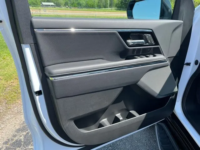 2025 GMC Sierra EV Denali - Photo 26