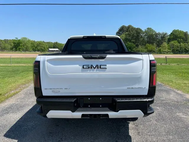 2025 GMC Sierra EV Denali - Photo 14