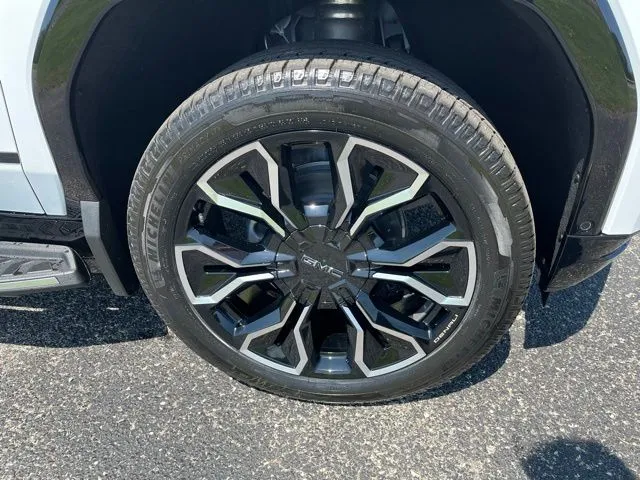 2025 GMC Sierra EV Denali - Photo 12