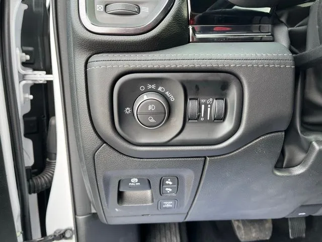 2025 RAM 1500 Limited - Photo 30