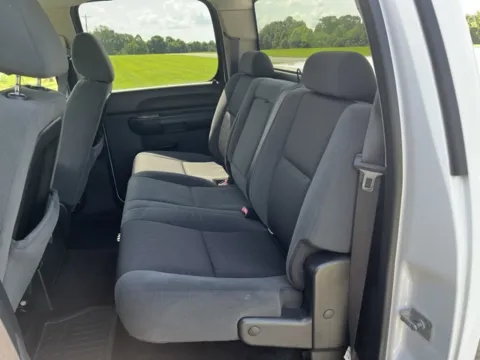 More photos of 2009 GMC Sierra 1500 SLE at Taylor Automotive, TN