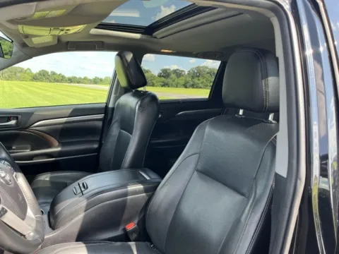More photos of 2019 Toyota Highlander at Taylor Automotive, TN