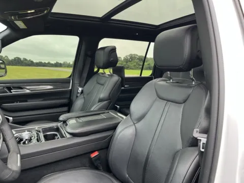 More photos of 2022 Jeep Wagoneer Series III at Taylor Automotive, TN