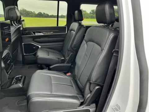 More photos of 2022 Jeep Wagoneer Series III at Taylor Automotive, TN
