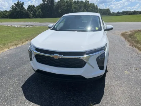 White 2025 Chevrolet Trax LS for sale in Martin, TN