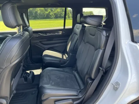 More photos of 2023 Jeep Grand Cherokee L Altitude at Taylor Automotive, TN