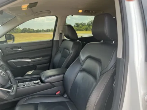 More photos of 2023 Nissan Pathfinder SL at Taylor Automotive, TN