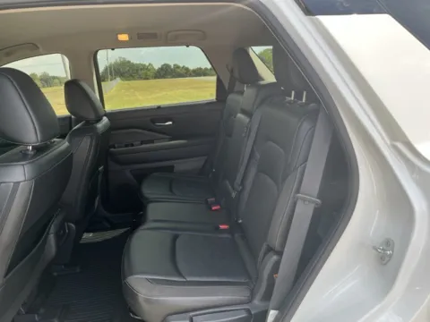 More photos of 2023 Nissan Pathfinder SL at Taylor Automotive, TN