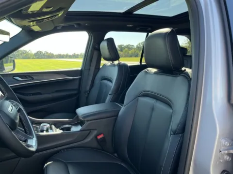 More photos of 2025 Jeep Grand Cherokee Limited at Taylor Automotive, TN