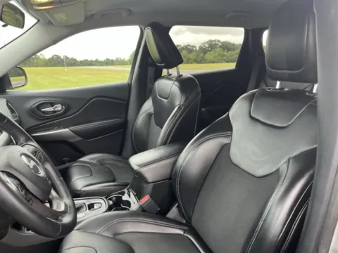 More photos of 2019 Jeep Cherokee Latitude Plus at Taylor Automotive, TN