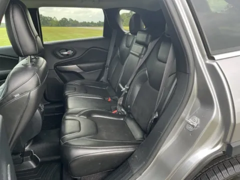 More photos of 2019 Jeep Cherokee Latitude Plus at Taylor Automotive, TN