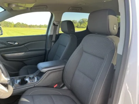 More photos of 2023 GMC Acadia SLE at Taylor Automotive, TN