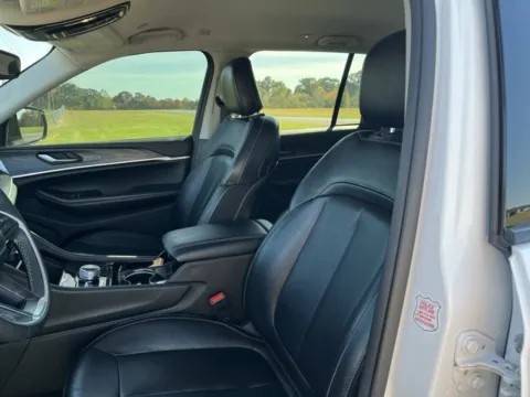 More photos of 2023 Jeep Grand Cherokee Limited at Taylor Automotive, TN