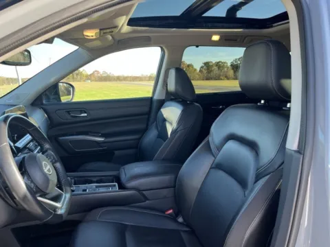 More photos of 2022 Nissan Pathfinder SL at Taylor Automotive, TN