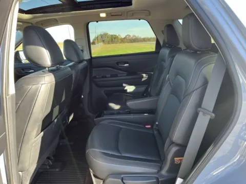 More photos of 2022 Nissan Pathfinder SL at Taylor Automotive, TN