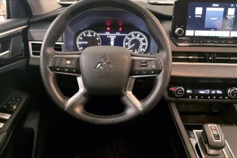 More photos of 2022 Mitsubishi Outlander SE at Bob Ruth Ford Dillsburg, PA