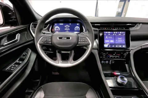 More photos of 2023 Jeep Grand Cherokee L Altitude at Bob Ruth Ford Dillsburg, PA