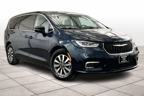 Photos of 2024 Chrysler Pacifica Hybrid Select for sale in Dillsburg, PA at Bob Ruth Ford Dillsburg