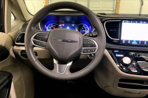 More photos of 2024 Chrysler Pacifica Hybrid Select at Bob Ruth Ford Dillsburg, PA
