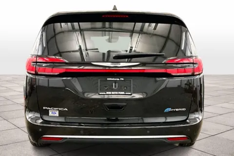 More photos of 2023 Chrysler Pacifica Hybrid Touring L at Bob Ruth Ford Dillsburg, PA