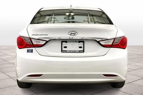 More photos of 2011 Hyundai Sonata GLS PZEV at Bob Ruth Ford Dillsburg, PA