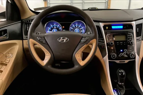 More photos of 2011 Hyundai Sonata GLS PZEV at Bob Ruth Ford Dillsburg, PA