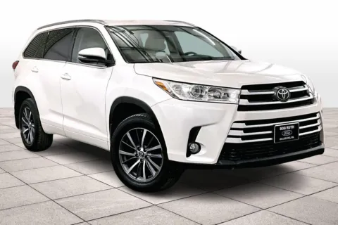 Photos of 2017 Toyota Highlander XLE for sale in Dillsburg, PA at Bob Ruth Ford Dillsburg