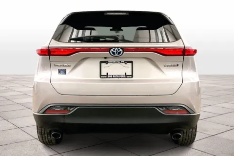 More photos of 2021 Toyota Venza LE at Bob Ruth Ford Dillsburg, PA