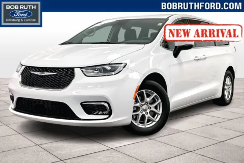 White 2023 Chrysler Pacifica Touring L for sale in Dillsburg, PA