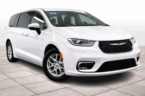 Photos of 2023 Chrysler Pacifica Touring L for sale in Dillsburg, PA at Bob Ruth Ford Dillsburg