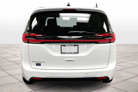 More photos of 2023 Chrysler Pacifica Touring L at Bob Ruth Ford Dillsburg, PA