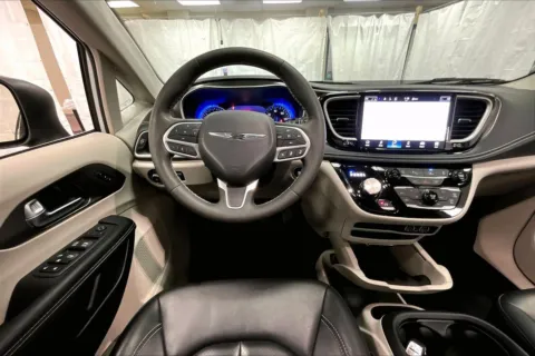 More photos of 2023 Chrysler Pacifica Touring L at Bob Ruth Ford Dillsburg, PA