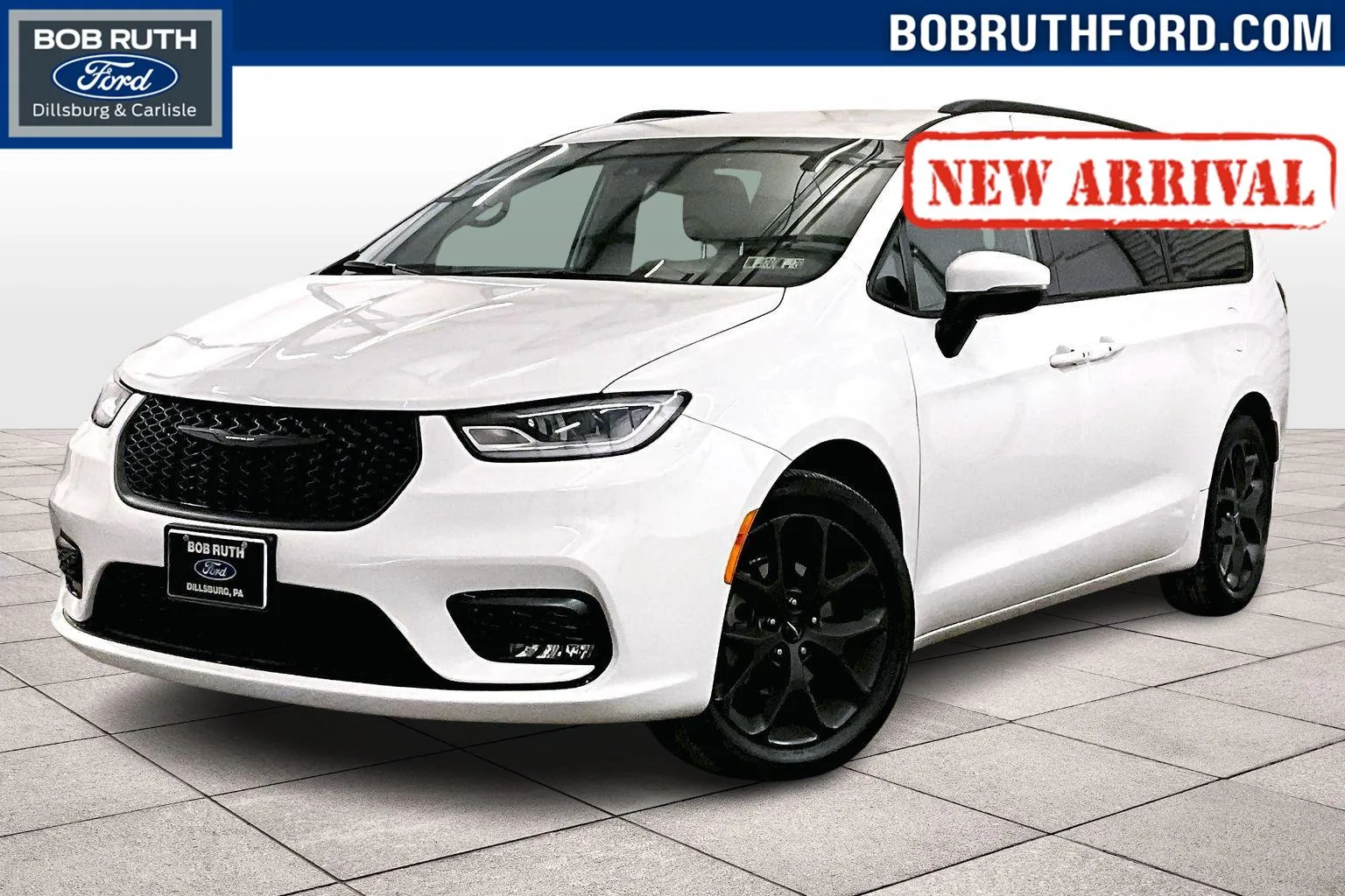 White 2023 Chrysler Pacifica Touring L for sale in Dillsburg, PA