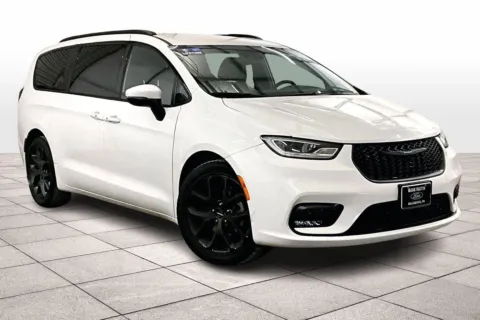 Photos of 2023 Chrysler Pacifica Touring L for sale in Dillsburg, PA at Bob Ruth Ford Dillsburg