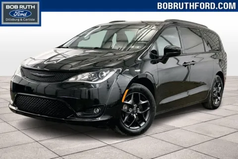 Black 2020 Chrysler Pacifica Touring L for sale in Dillsburg, PA