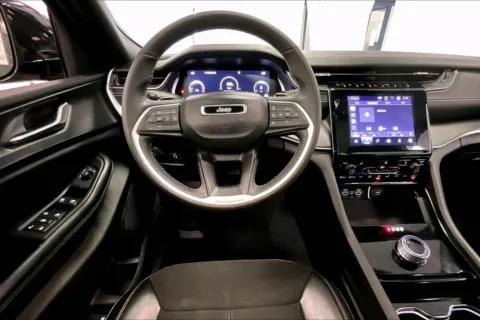 More photos of 2023 Jeep Grand Cherokee L Altitude at Bob Ruth Ford Dillsburg, PA