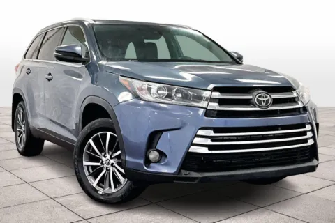 Photos of 2019 Toyota Highlander XLE for sale in Dillsburg, PA at Bob Ruth Ford Dillsburg